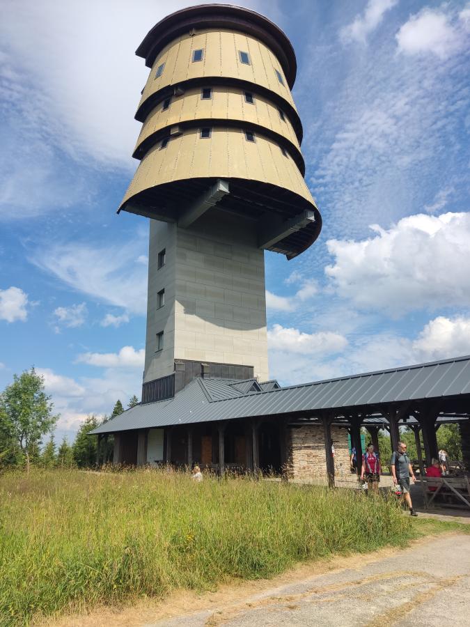 Tříjezerka, Poledník